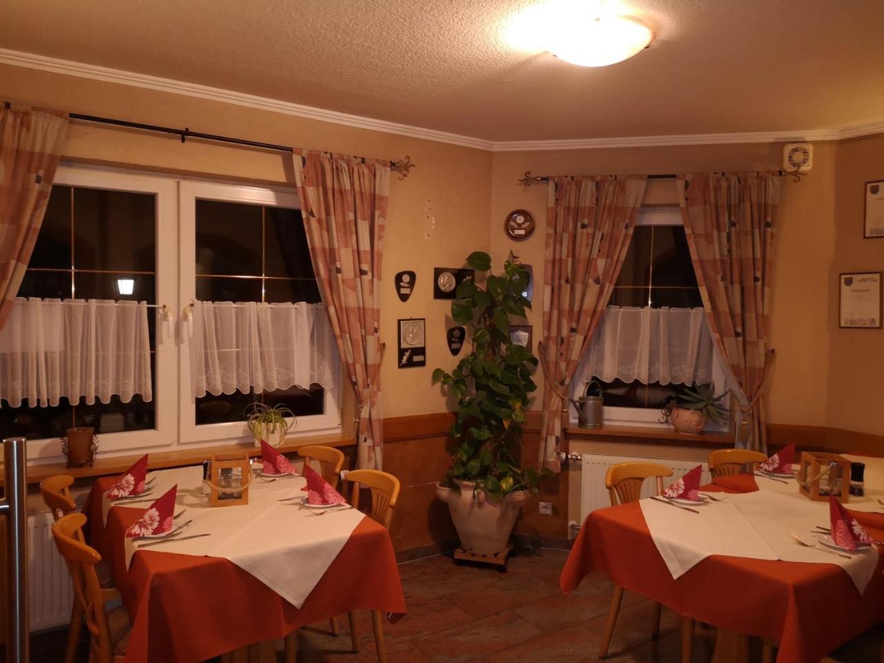 Gasthaus "Zur Alten Dorfschmiede" Metterich Exteriör bild